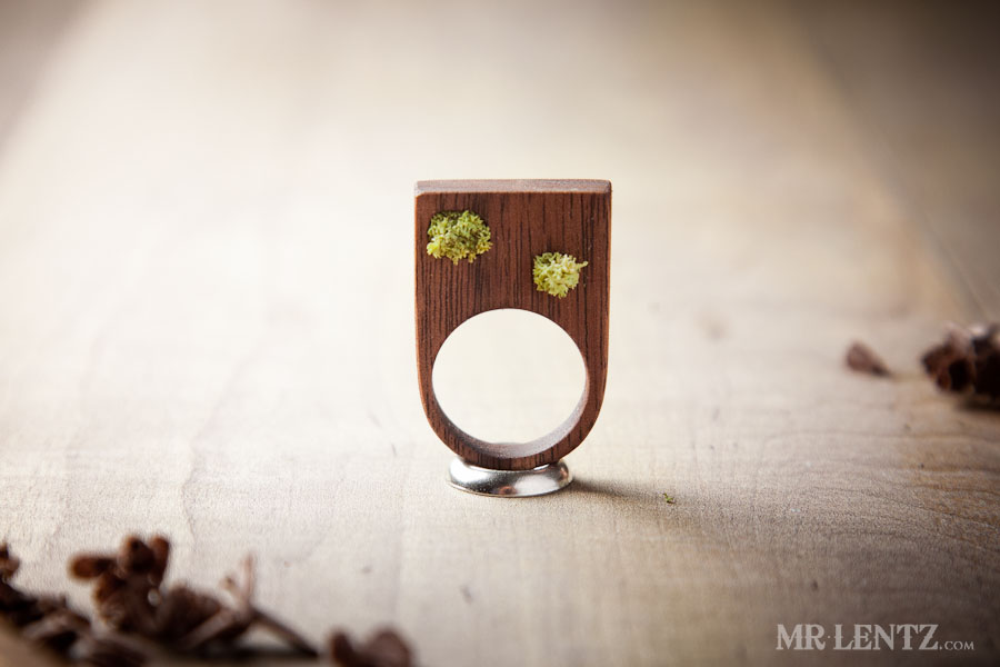 Moss ring.